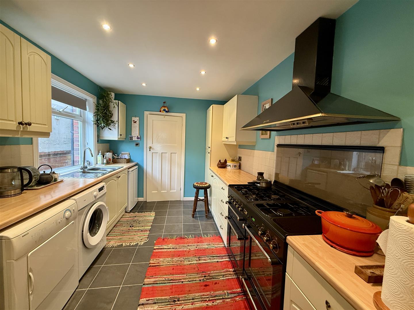 Kitchen: